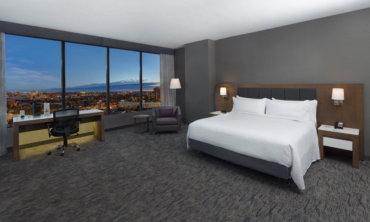 Downtown Montreal Hotel | Holiday Inn Hotel & Suites Montreal Centre-ville Ouest by IHG