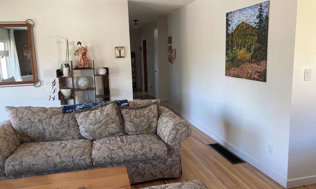 Central Okanagan House | Home Away From Home Downtown/Glenmore