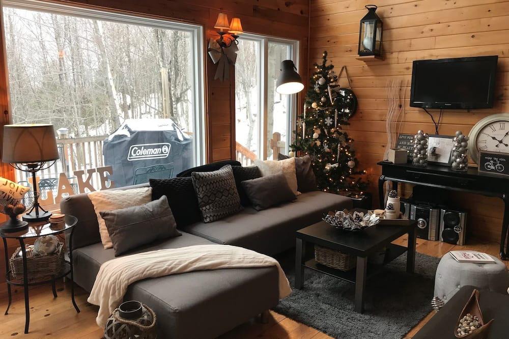 Grenville-sur-la-Rouge House | House
