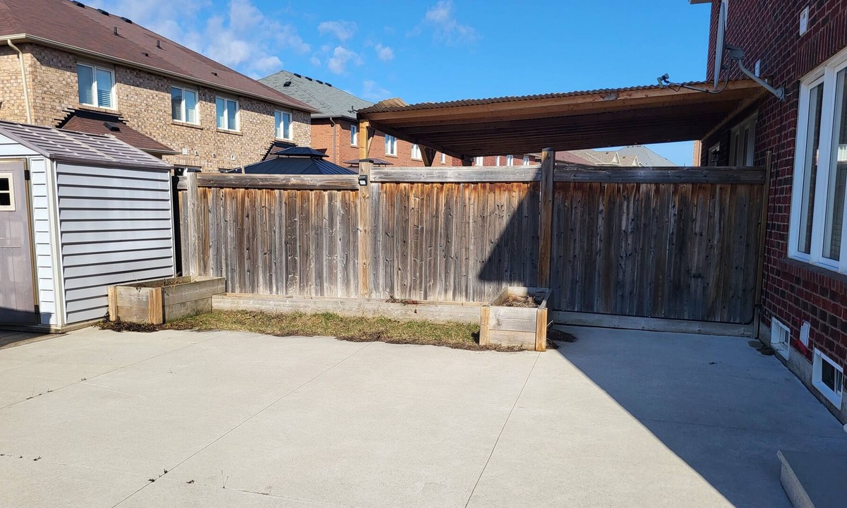 Brampton House | House In Brampton 5mins away from highway 427