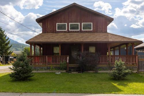 East Kootenay Ski Chalet | Huckleberry Lodge by Fernie Central Reservations