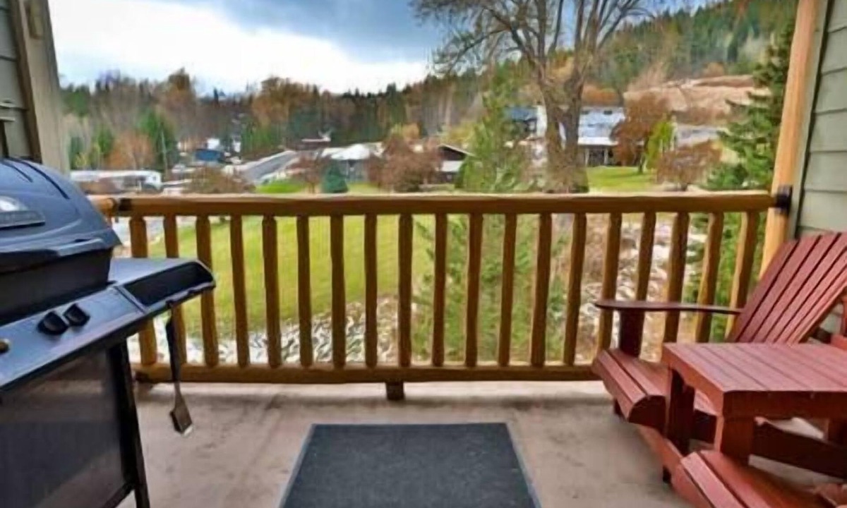 Fernie Apartment | Huge Penthouse/4-Story Views/Hot Tub