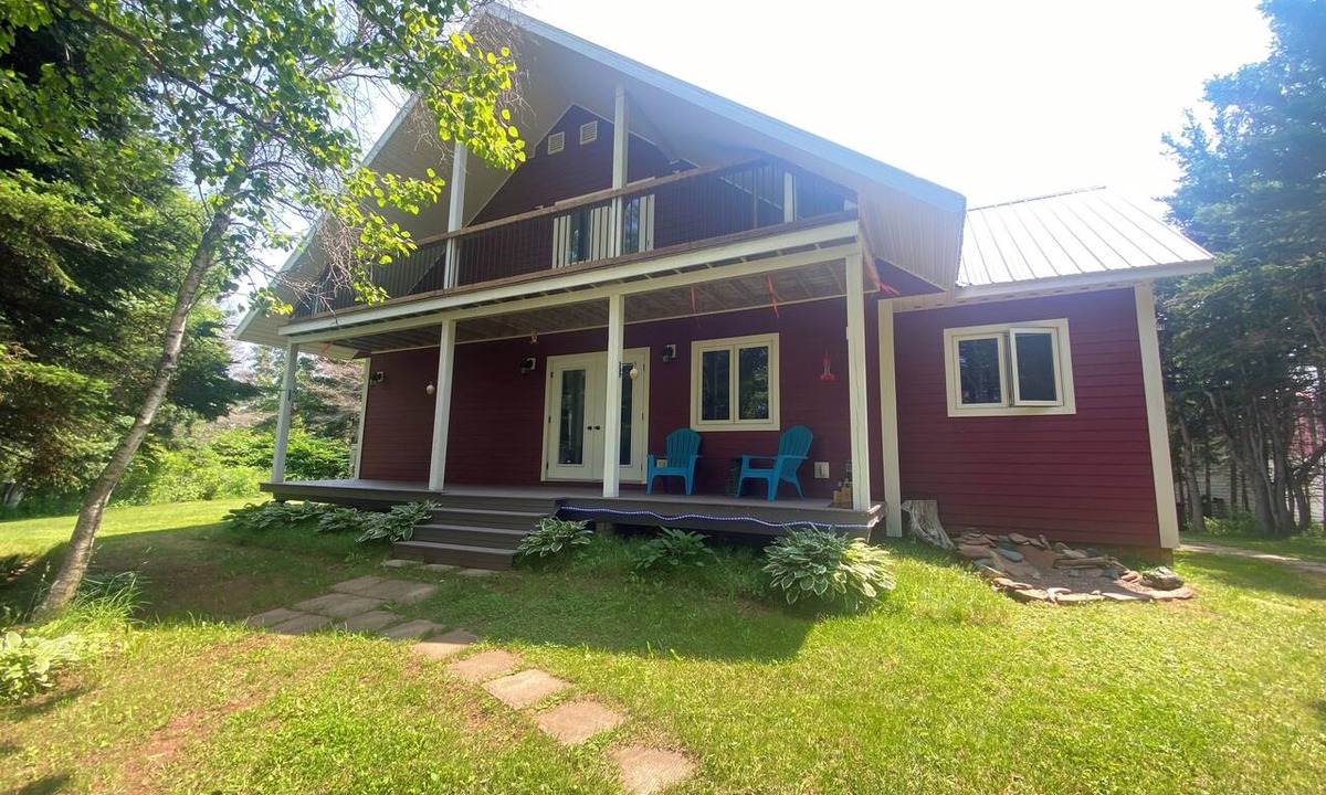 Prince County House | Hummingbird Landing! Salty air and Sunsets awaits!