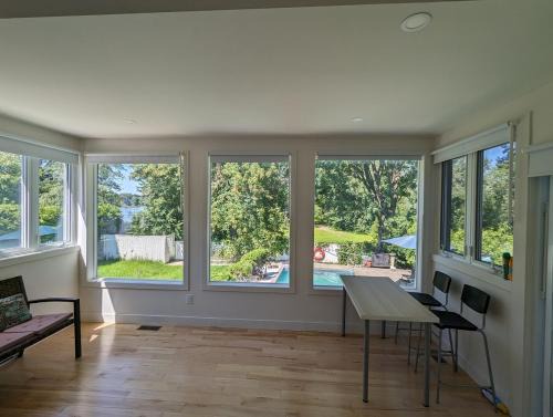 Fabreville House | Impeccable, modern, river view, renovated cottage