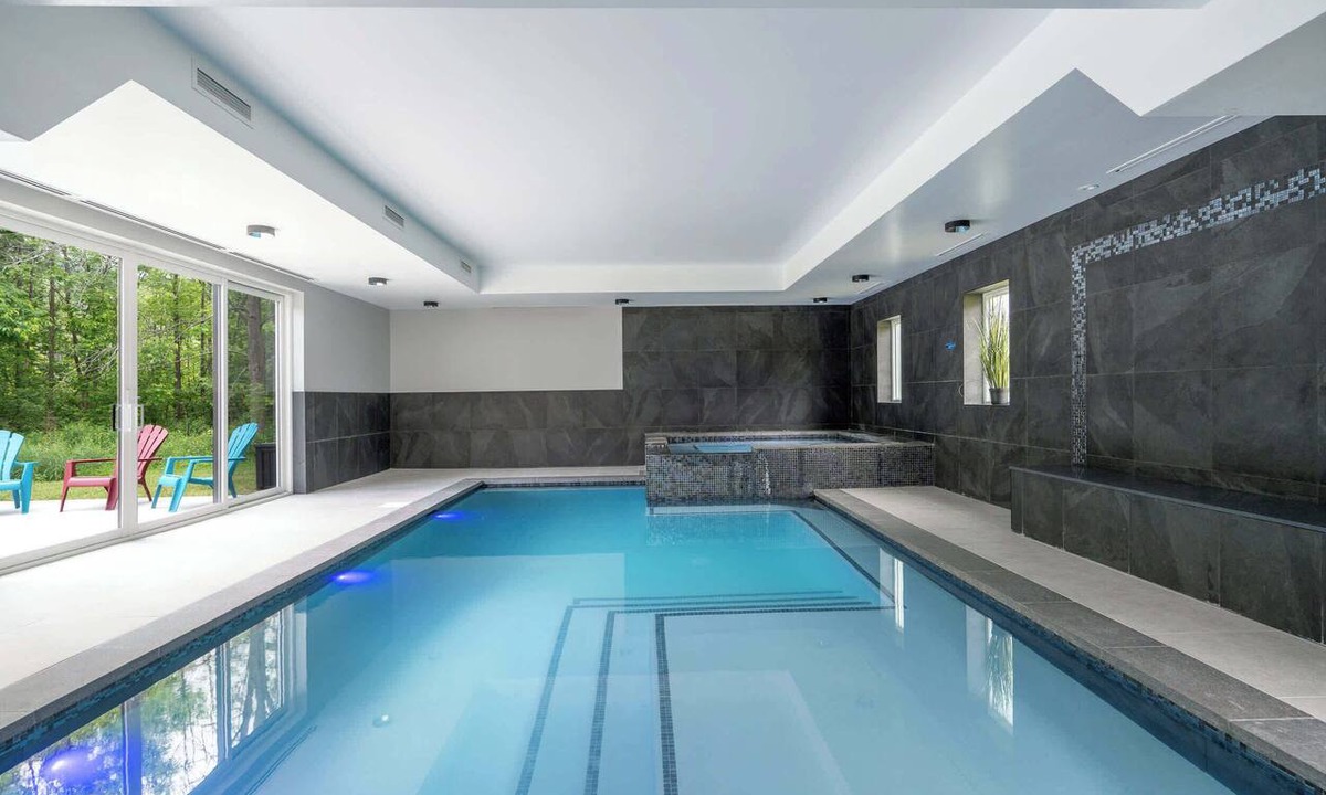 Glen Huron Ski Chalet | Indoor Pool & Hot Tub, Steps to Ski Lift