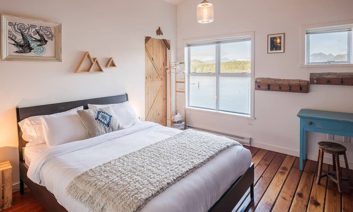 Tofino Apartment | Island Vista - Waterfront Condo