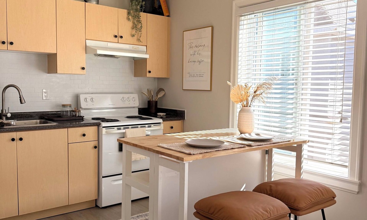 East Clayton House | jackson rose - cozy, all in one private suite