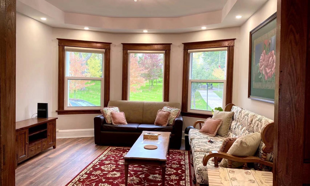 Thorold House | Juju’s house - Modern Vintage Rental unit at downtown Thorold