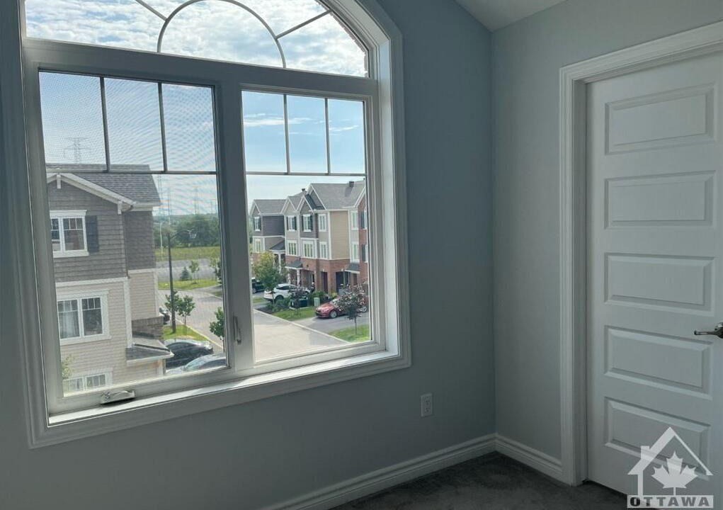 Ottawa Division House | Kanata 3bed/2.5Bath/Sleeps 10/2000sqft Luxury End Unit Townhouse/UpgradedKitchen