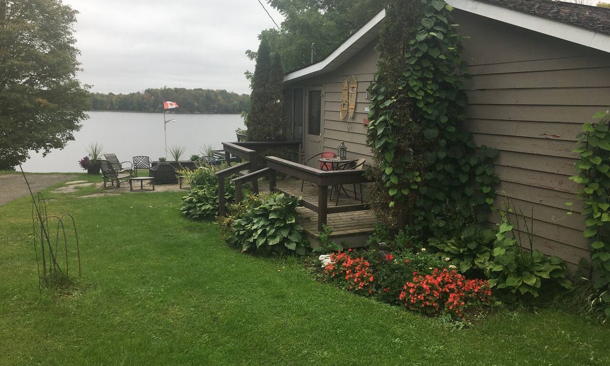 Lyndhurst Cottage | Kayaker's Dream on Lyndhurst Lake