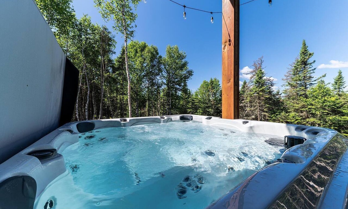 Baie-St-Paul Ski Chalet | Kbane 31: Exclusive, Brand New, Hot Tub & BBQ