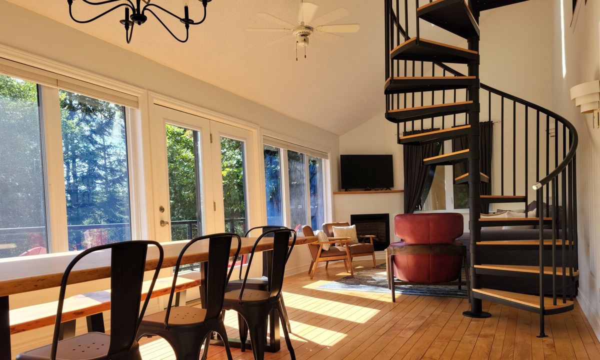 Kimberley Cabin | Kimberley Cottage. Hot-tub, Views, Hiking and Skiing