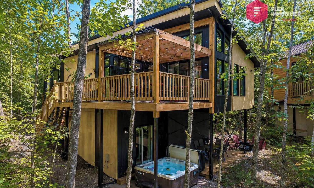Pont-Rouge House | King bed, Cinema screen, Private SPA, Near Quebec