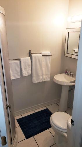 Downtown Gatineau Bed & Breakfast | Kokomo INN Bed and Breakfast Ottawa-Gatineau's Only Tropical Riverfront B&B on the National Capital Cycling Pathway Route Verte #1 - for Adults Only - Chambre d'hôtes tropical aux berges des Outaouais BnB #17542O