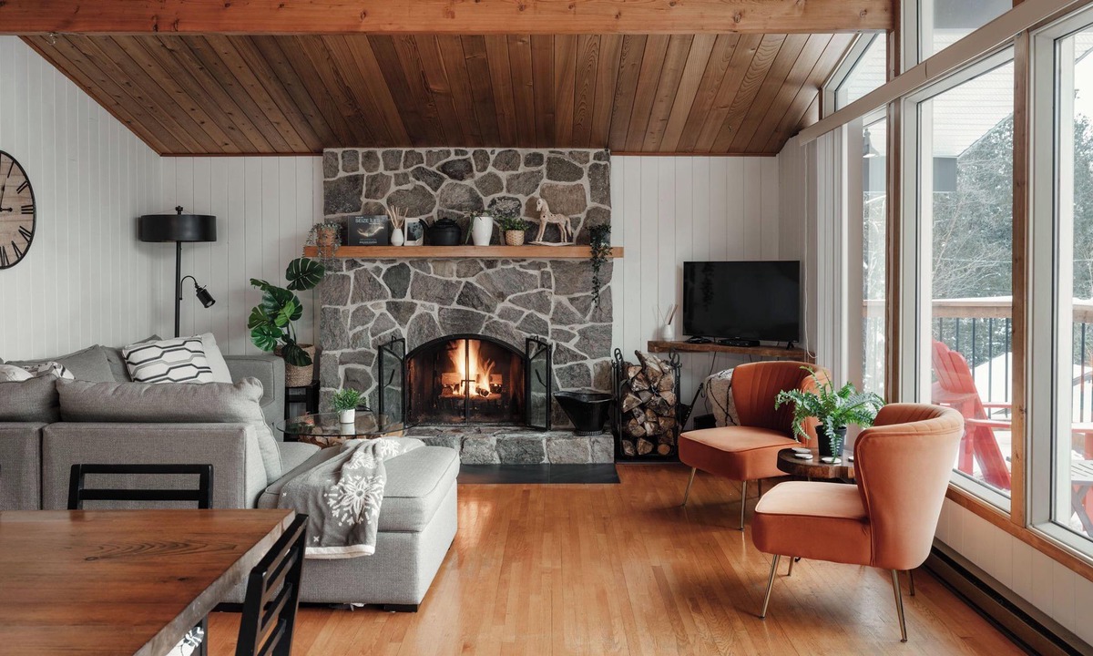 Lac-des-Seize-Iles Ski Chalet | L'eden des Seize-Iles CITQ303186 Family cottage on the aerobic corridor
