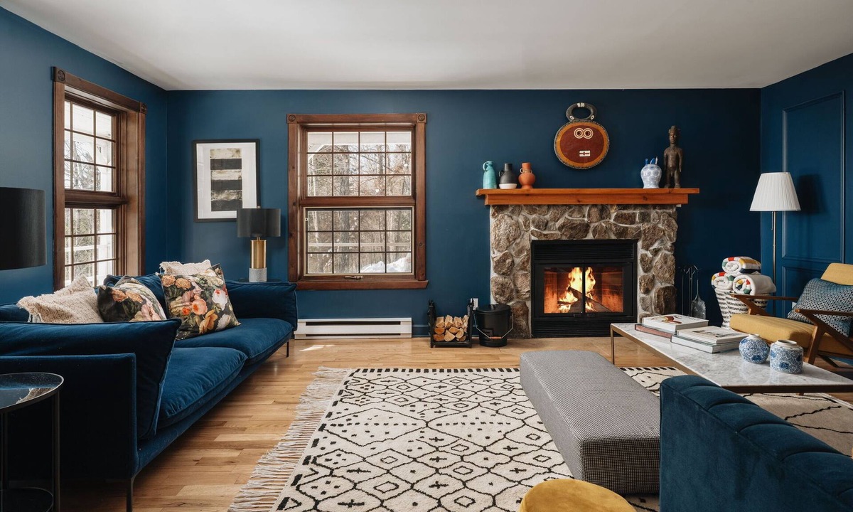 Lac-des-Seize-Iles Ski Chalet | La Libellule - Elegant Fully Equipped Family Retreat & Dog-Friendly