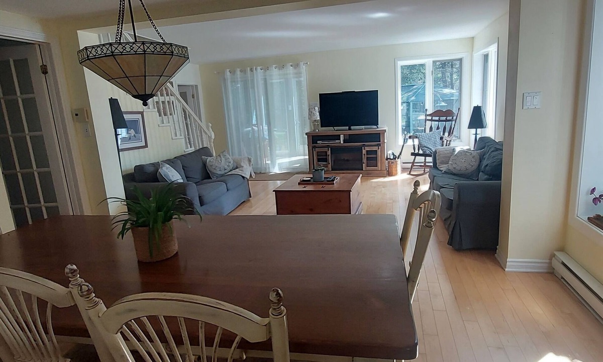 Saint-Emile-de-Suffolk Ski Chalet | La Maison Hacquard (4BR) - 35 min from Mont-Tremblant, Perfect for Families