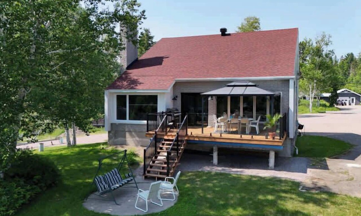 Jonquiere Ski Chalet | La Maison du Lac - Private dock & lake view