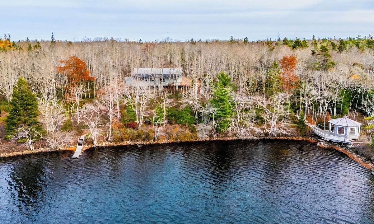 Yarmouth County House | Lac a pic Lake retreat