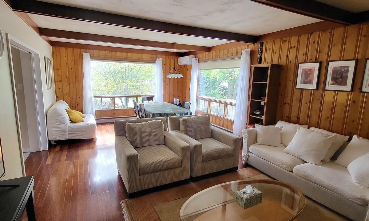 Lac-Brome House | Lac Brome Double Room Suite with Lakeview Living Room (CITQ # 133781)
