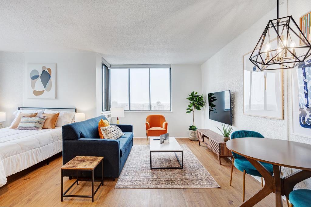 Milton Park Apartment | LaCité Cozy Apartment Close to Central Montreal