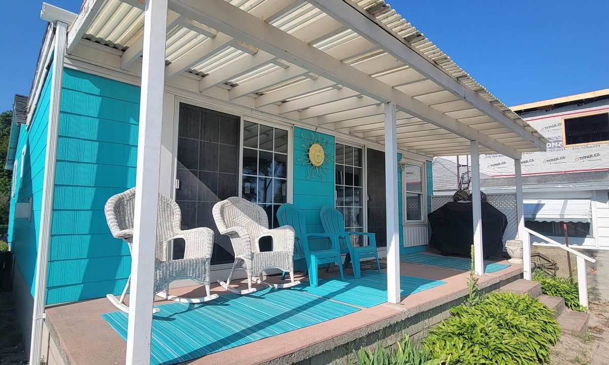 Port Stanley Cottage | Lake Front Cottages on Private Beach in Port Stanley