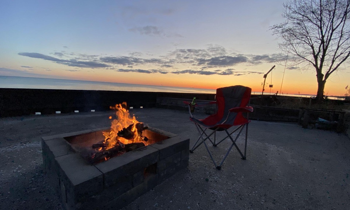 Town of Essex Cottage | Lake front Cottage, wineries nearby, fire pit, BBQ