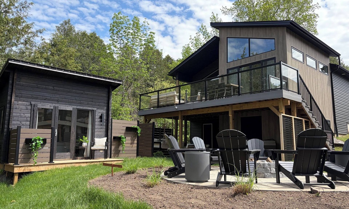 Havelock-Belmont-Methuen House | Lake House 1 A modern lake house with a west coast vibe