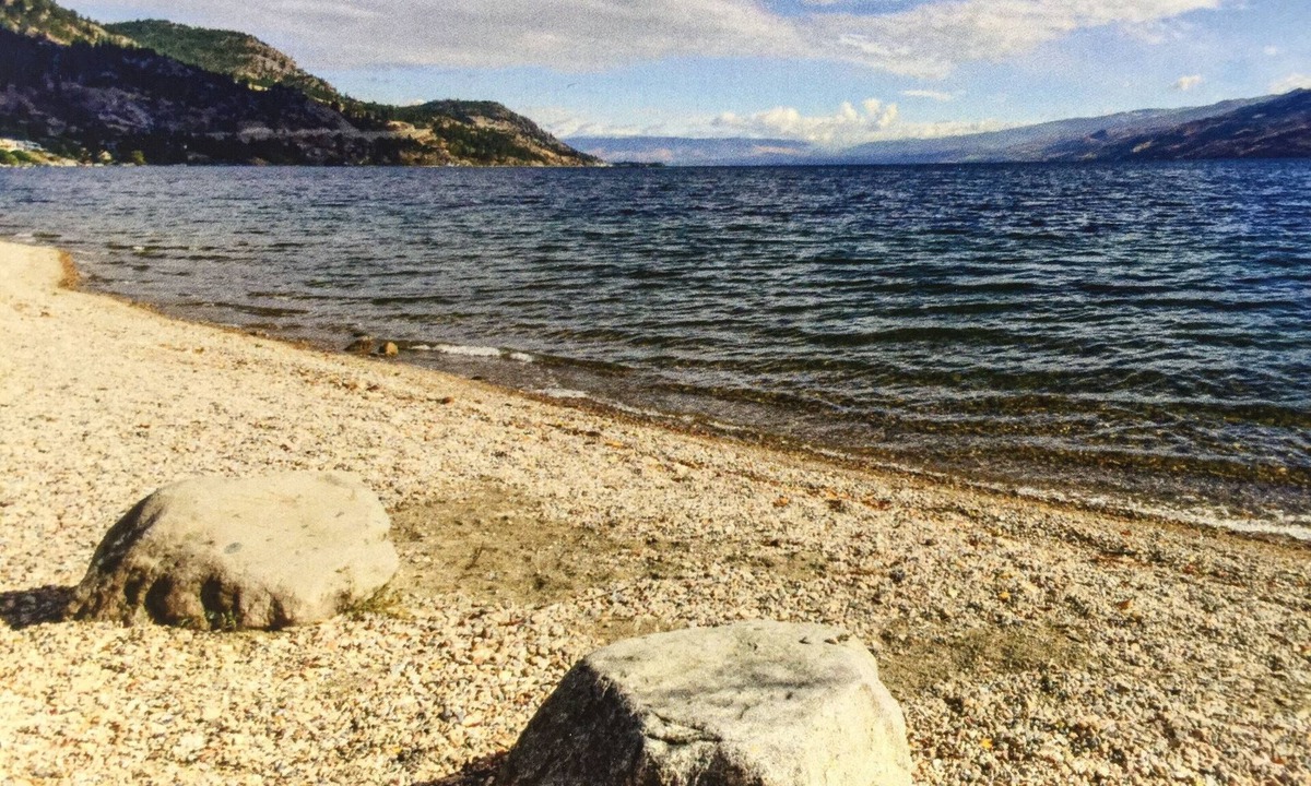 Central Okanagan House | Lake side accommodations on the beautiful Okanagan lake