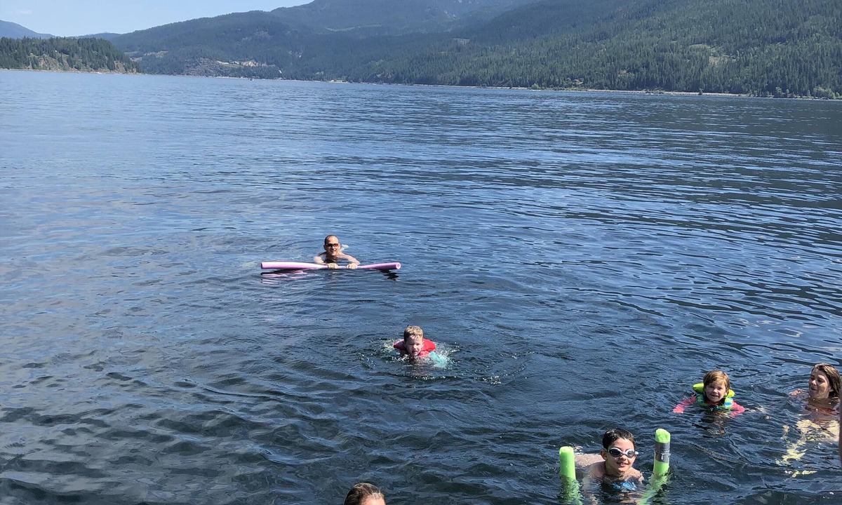Sicamous House | Lake Side, Private Beach, Boat Slip, Gated Community on Mara Lake, BC