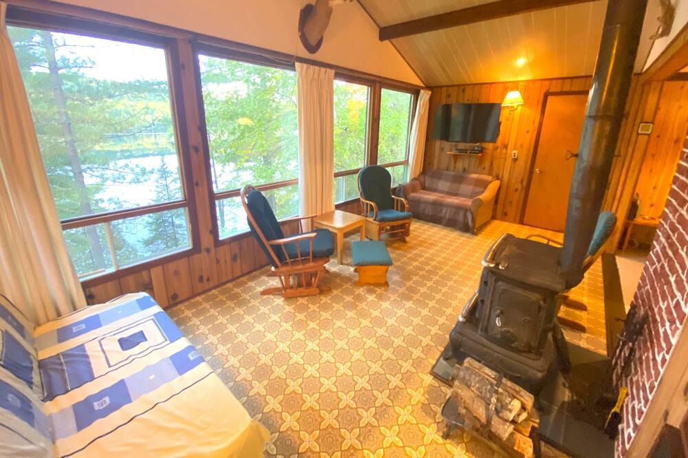 Lac-Saint-Paul Cottage | Lake View Paradise with 3 Bedrooms, Getaway!