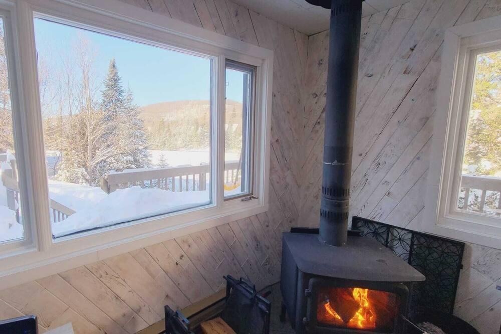 St-Adolphe-d'Howard Cottage | Lakefront beautiful chalet - 5 min to ski resort