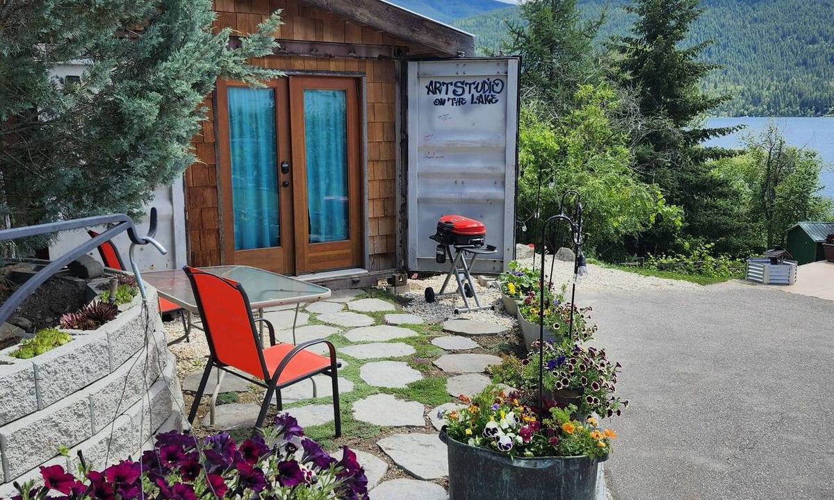 Blind Bay Cabin | Lakefront Art Studio. Pet Friendly!