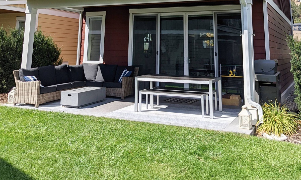 Central Okanagan Cottage | Lakefront Boucherie Beach Resort Cottage