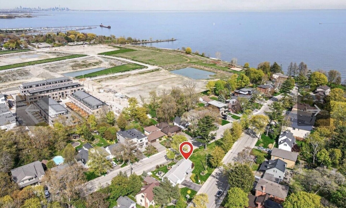 Port Credit House | Lakefront Bungalow in Port Credit, Mississauga South