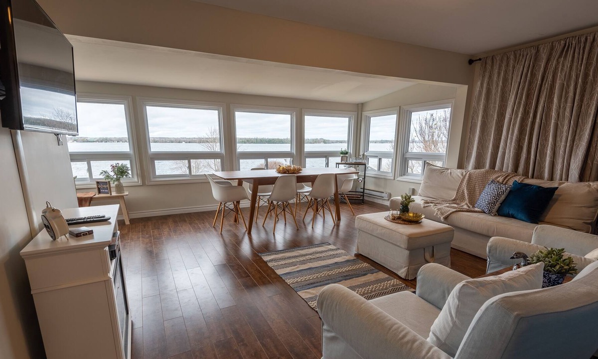 Dunsford Cottage | Lakefront Cottage With Hot Tub!!