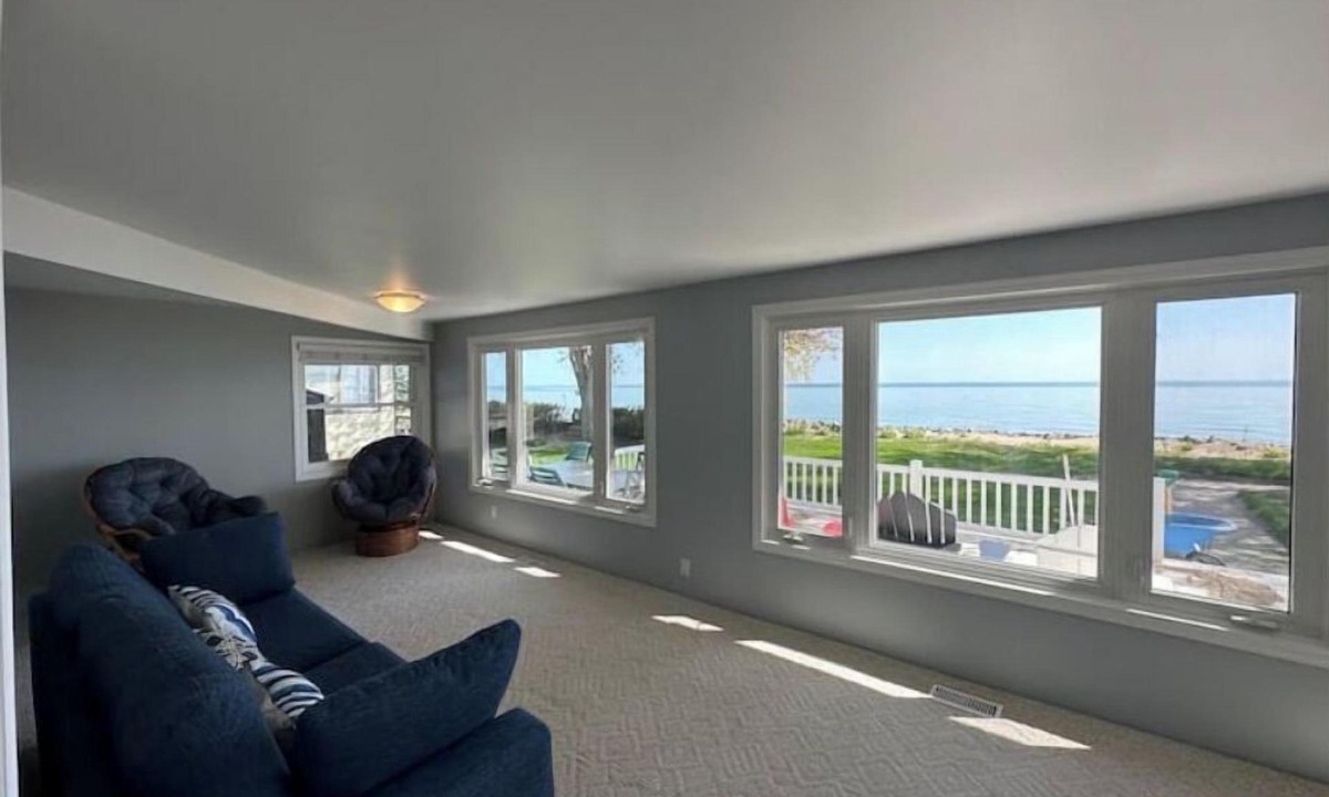 Amherstburg Cottage | Lakefront cottage