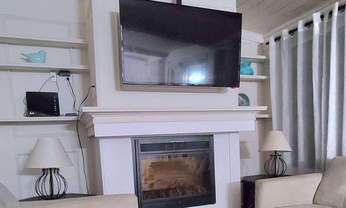 Selkirk Cottage | Lakefront cottage - Erie Breeze w/wifi & sat.tv.