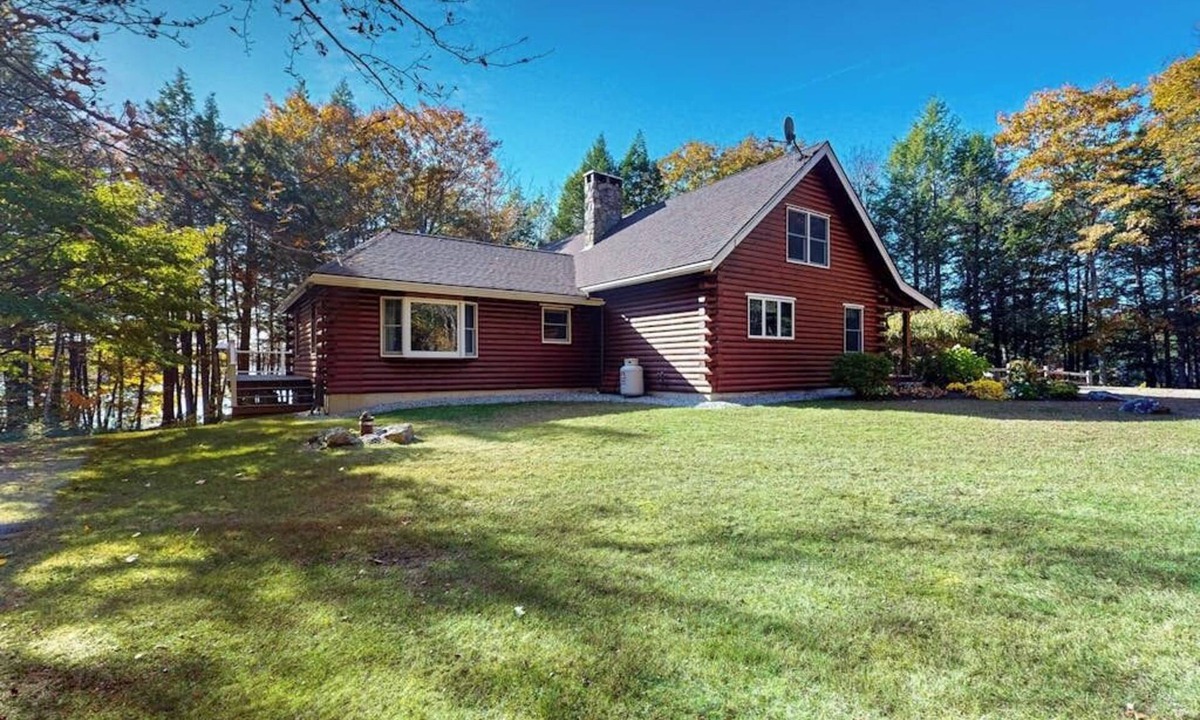 Bremen House | Lakefront lodge on Pemaquid Pond with dock, kayaks, canoe, SUP & firepits