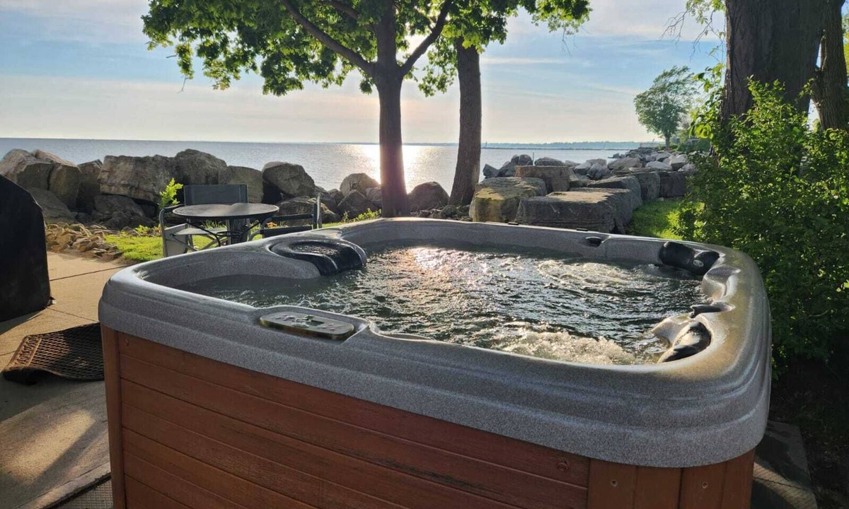Leamington House | Lakefront Retreat + Hot Tub Sunset Views Point Pelee
