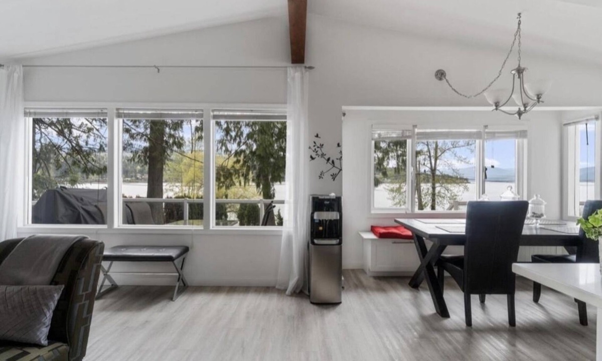 Blind Bay House | Lakehouse with Private Beach