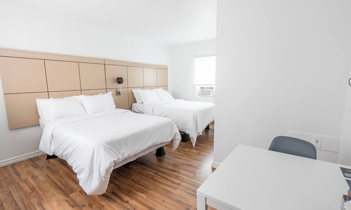 Lambton Shores Apartment | Lakeside Motel #14 | Near Ipperwash Beach | Free Parking & WiFi
