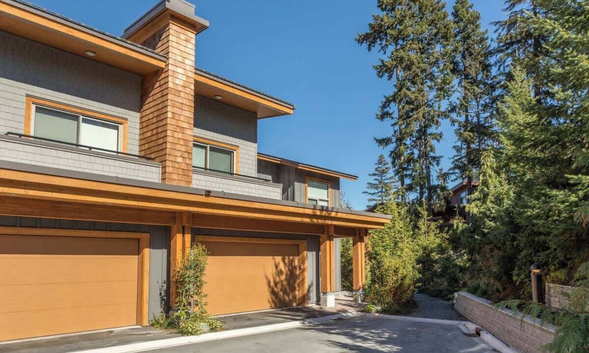 Alta Vista Condo | Lakeside townhouse w/private garage