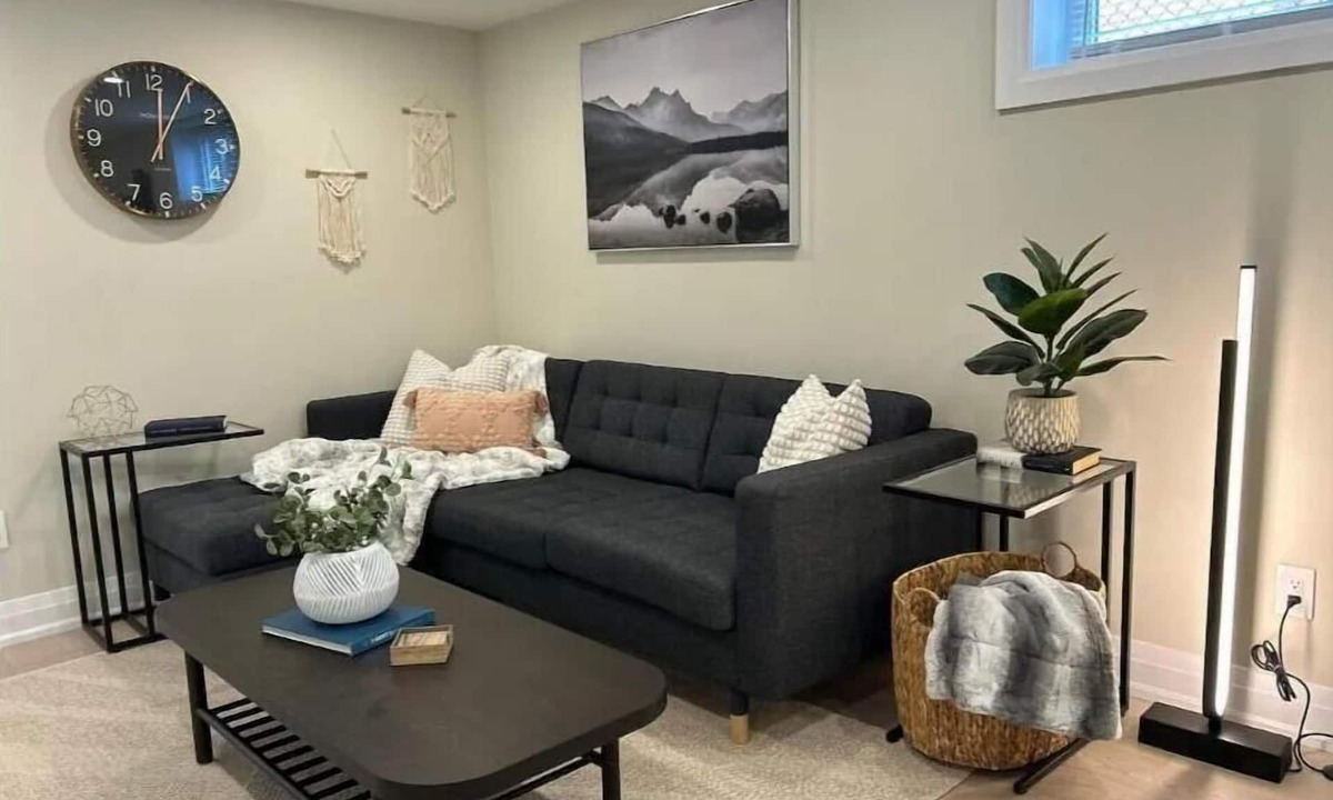 Lakeview Apartment | LakeView 2BR: Easy Access & Modern Comfort