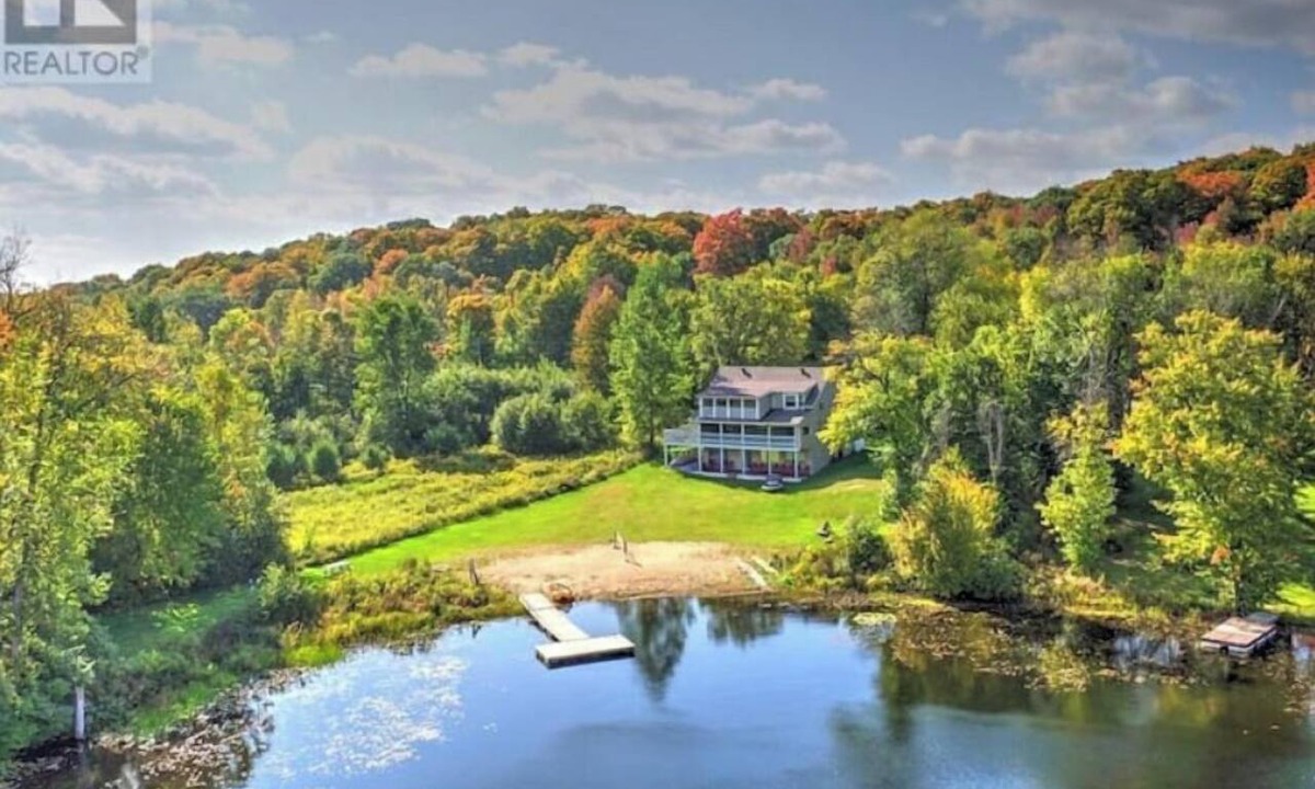 Norland Cottage | Large Lakefront Kawartha Cottage with Private Beach, 8BR, Stunning Lake View