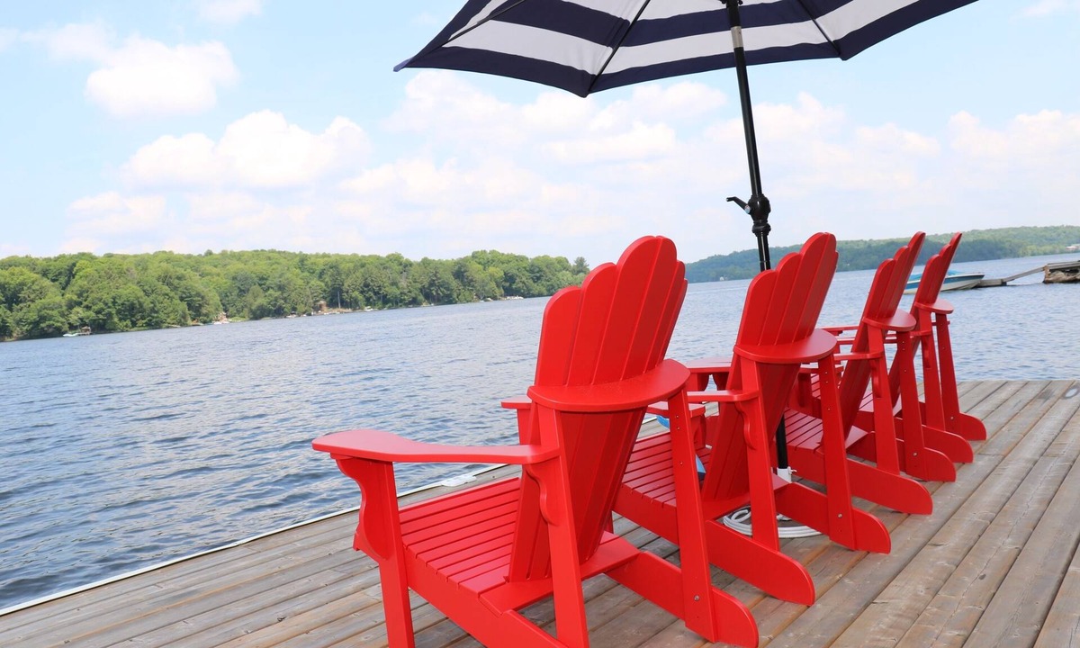 Windermere Cottage | Last Two Weeks of Summer Available- Large Dock, Hot Tub, Beach w Water Toys
