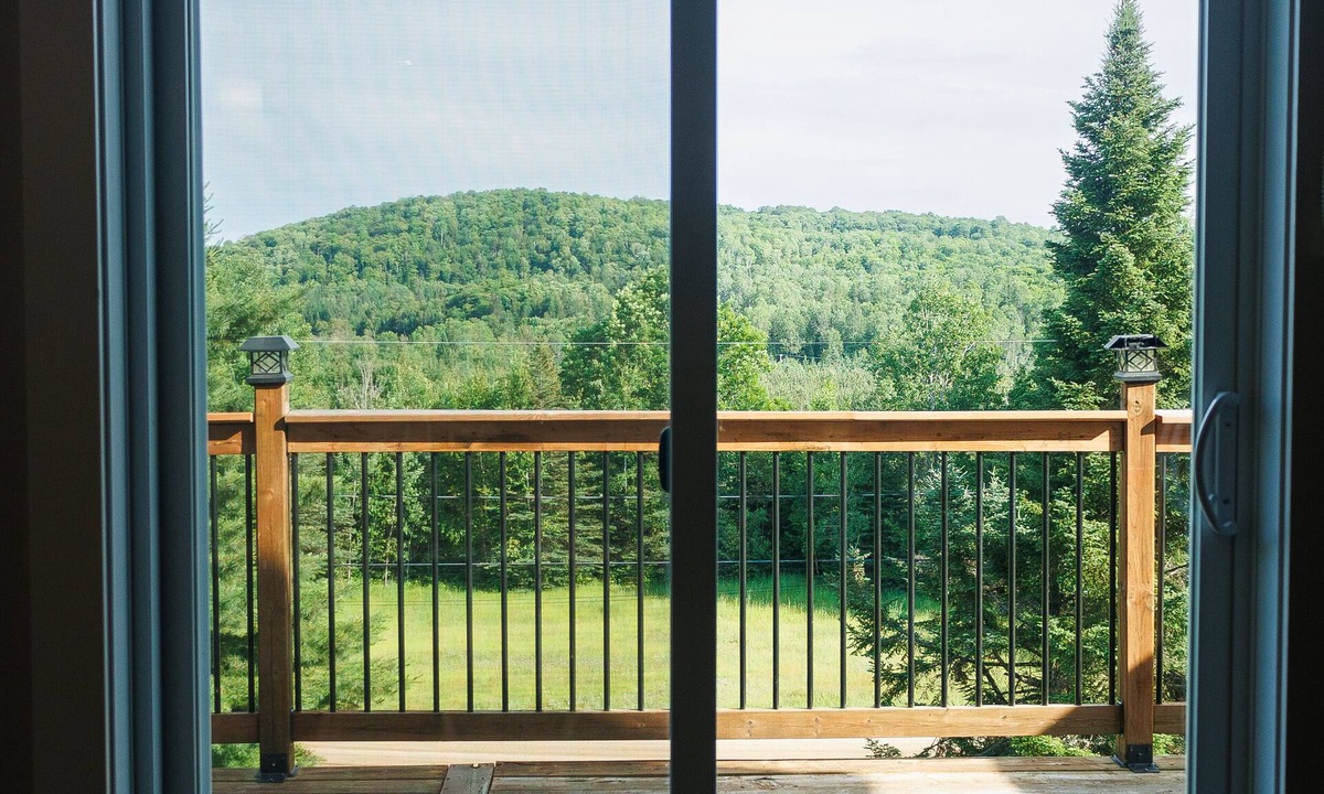 Montpellier House | Latt cabin - Lake Simon