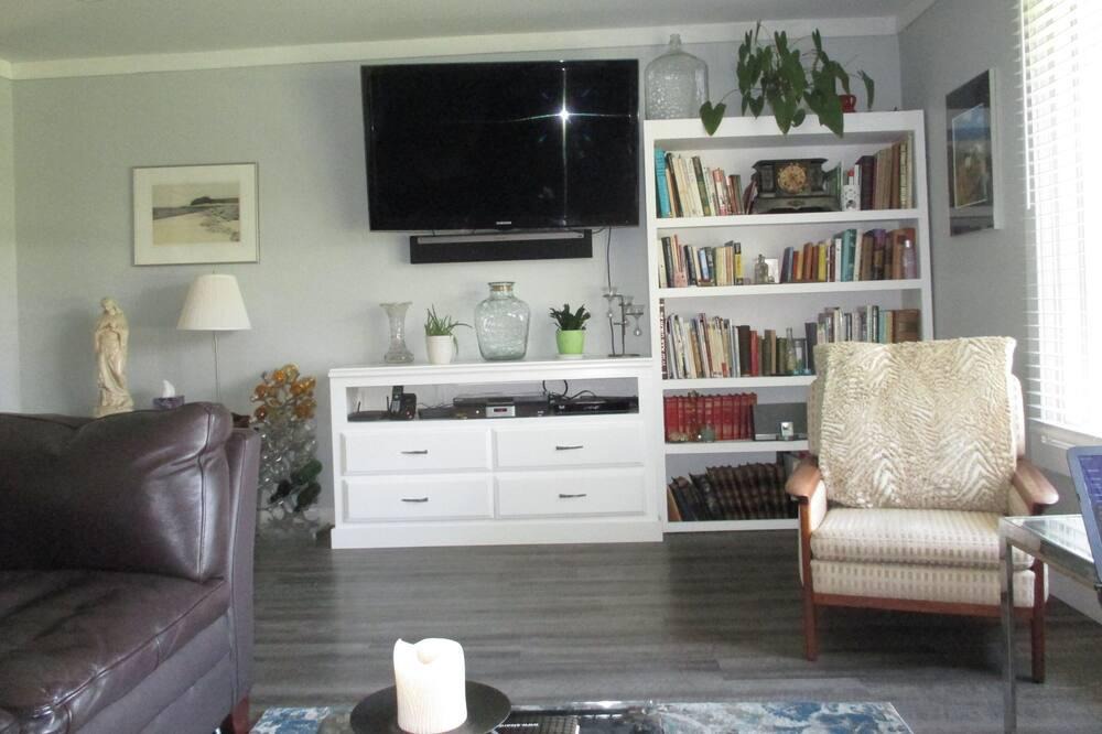 Lambton Shores Cabin | Layzee Waves Cottage on the Ausable River