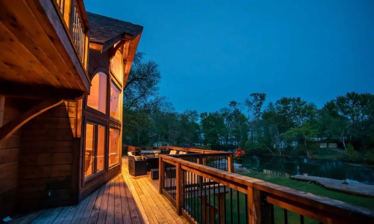 Cumberland Beach Cottage | Lazy Bear Orillia Waterfront Log Home
