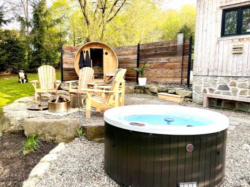 Lac-Brome Ski Chalet | Le 10 - Spa Sauna Shower Bromont Lac-Brome